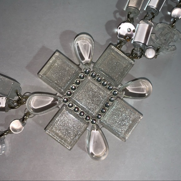 RARE! auth CHANEL triple strand CC logo Italian Resin STATEMENT bib NECKLACE A94 - Picture 5 of 16